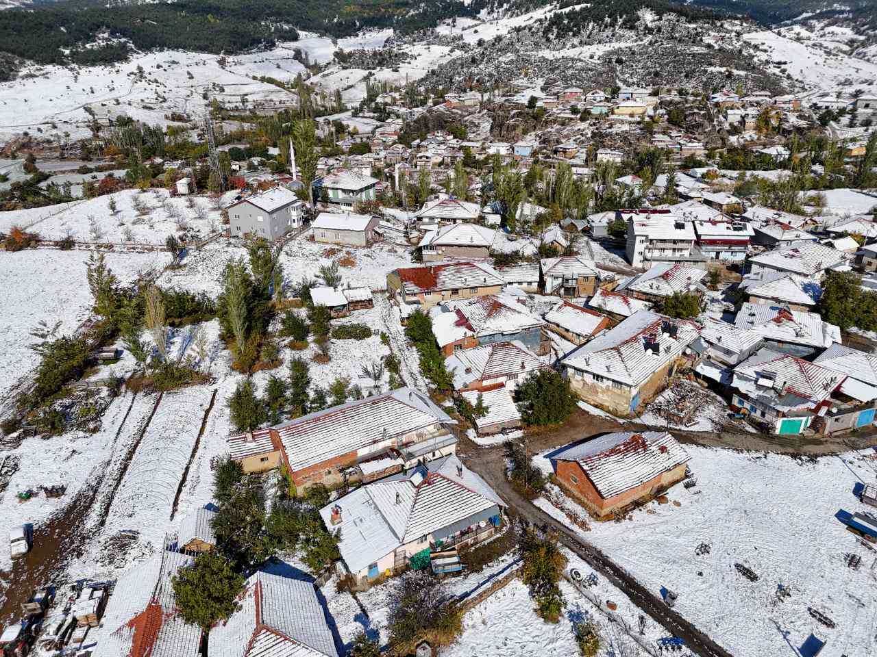 Uşak'a Mevsimin İlk Karı düştü 1